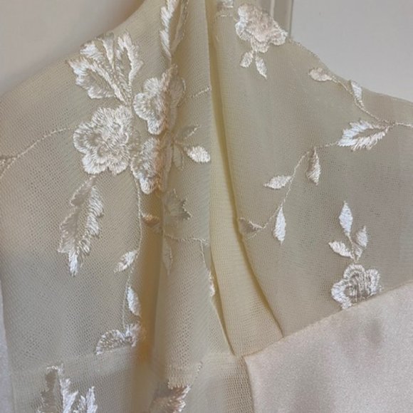 Flora Nirooz Embroidered Satin Nightgown Long Light Cream Size Large - Picture 4 of 13